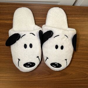 NWOT Snoopy house shoes women’s size 5/6 slippers dog warm sleepwear